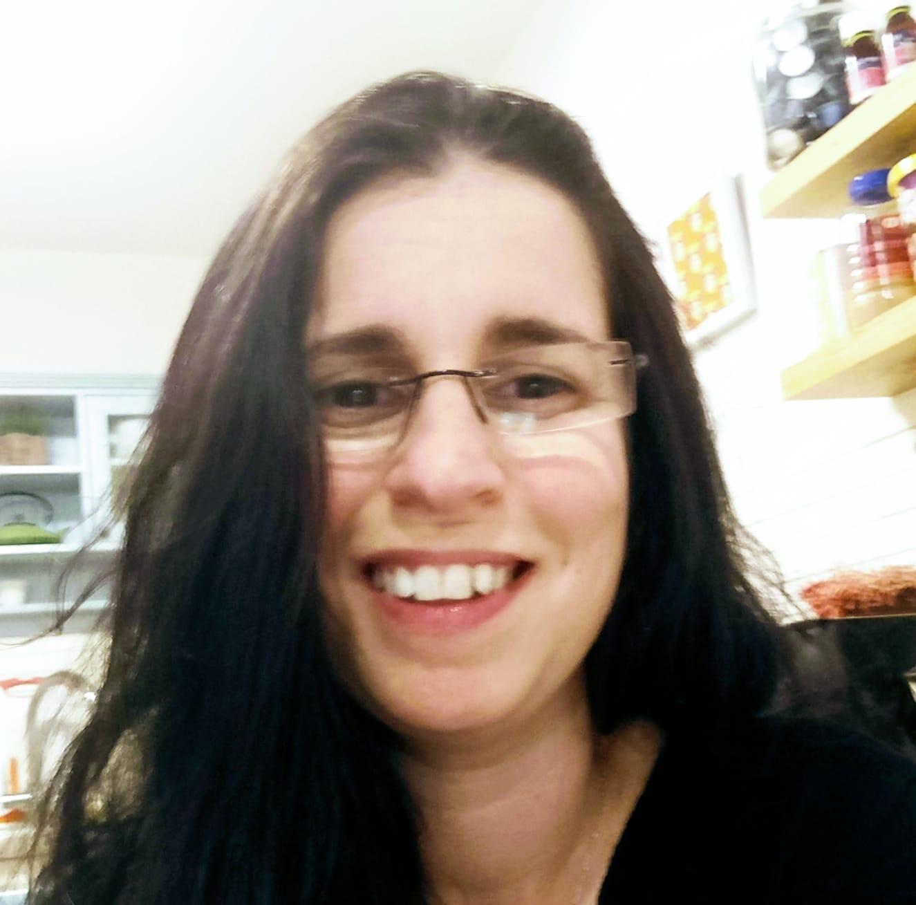 יעל קוזי MSW מטפלת CBT מכון טמיר בצפון תל אביב